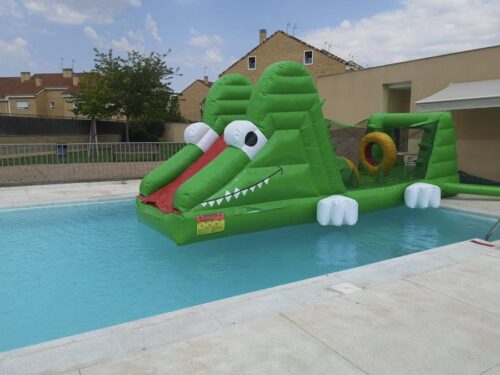 alquiler de castillos hinchables Valencia pasarela-acuática-cocodrilo