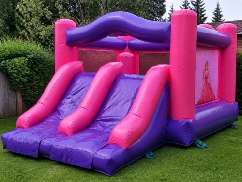 Castillo hinchable doble tobogán rosa y morado con toldo de princesa, alquiler en Valencia