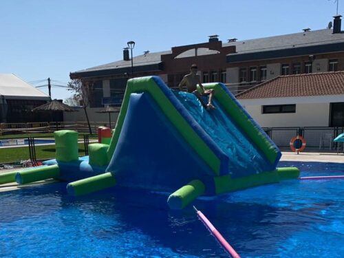 Alquiler-de-castillos-hinchables-Acuáticos-Madrid-modelo-pasarela para-piscinas
